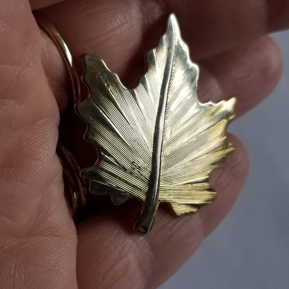 Vintage maple leaf brooch fall pin nature silver gold tone jewelry autumn - Picture 5 of 13